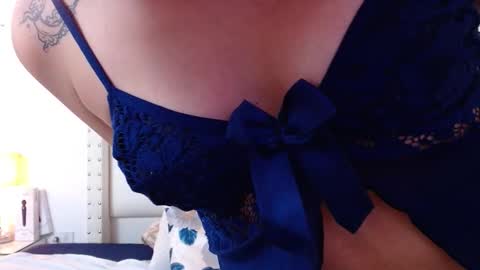 ronnetmalbec online show from December 18, 12:44 pm