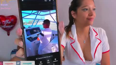 Snapshot of rooxxyy_ chatting on March 4, 4:06 am    online show from March 4, 4:06 am
