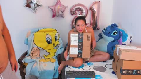Snapshot of rooxxyy_ chatting on January 18, 11:00 pm    online show from January 18, 11:00 pm