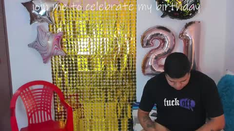 Snapshot of rooxxyy_ chatting on December 30, 2:53 am    online show from December 30, 2:53 am