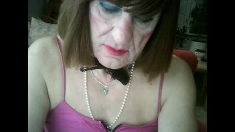 Snapshot of rosa_teevee chatting on December 3, 6:55 pm Tina online show from December 3, 6:55 pm