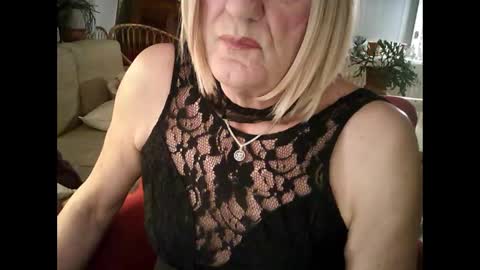 Snapshot of rosa_teevee chatting on February 26, 8:47 pm Tina online show from February 26, 8:47 pm