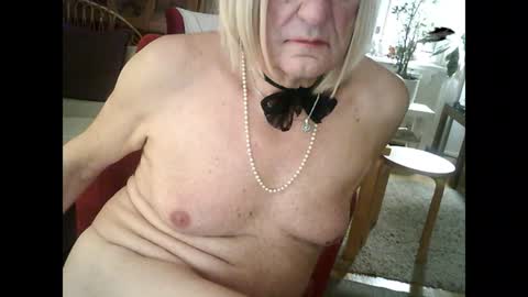 Snapshot of rosa_teevee chatting on January 31, 1:33 am Tina online show from January 31, 1:33 am