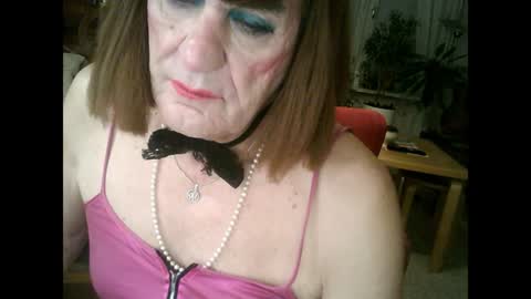 Snapshot of rosa_teevee chatting on December 3, 10:34 pm Tina online show from December 3, 10:34 pm