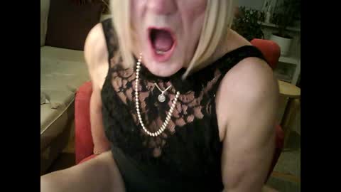 Snapshot of rosa_teevee chatting on February 4, 1:02 am Tina online show from February 4, 1:02 am