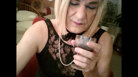 Snapshot of rosa_teevee chatting on March 4, 7:11 pm Tina online show from March 4, 7:11 pm