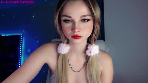 rose__luck online show from November 29, 6:15 pm