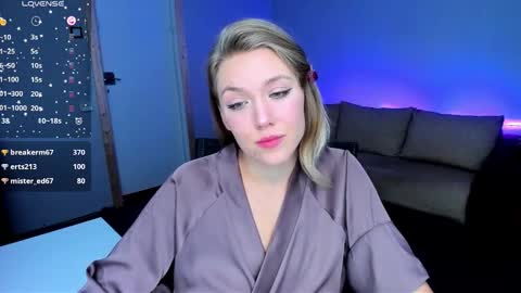 Snapshot of rose_brooks chatting on October 14, 8:45 pm Rose but u can call me princess online show from October 14, 8:45 pm