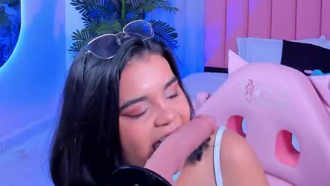 rose_jener06 online show from June 24, 12:28 am
