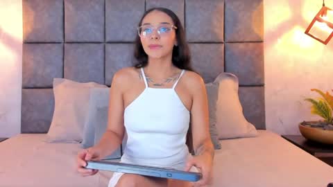 roseaurora online show from April 12, 11:58 am