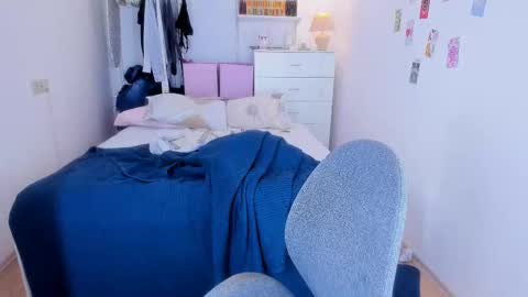 Roshelle online show from February 19, 4:55 pm