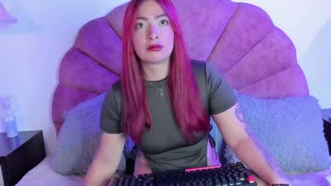 rossy_red9999 online show from May 6, 12:11 pm