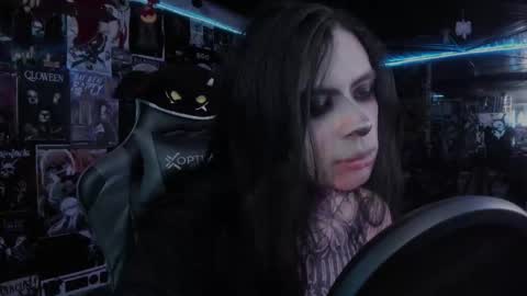 Snapshot of rotten_dreams chatting on October 27, 10:21 pm rot online show from October 27, 10:21 pm