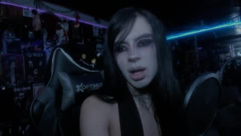 Snapshot of rotten_dreams chatting on February 24, 12:52 am rot online show from February 24, 12:52 am