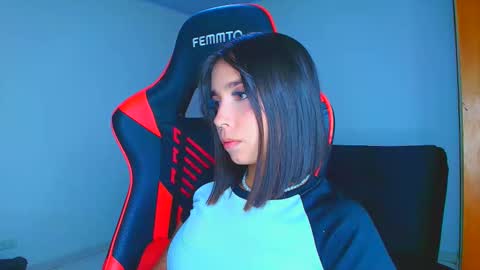 rousse_violet online show from January 8, 2:17 am