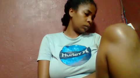 rovaelyah online show from April 15, 2:26 am