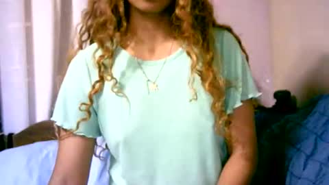 roxanne_98 online show from November 5, 3:19 am