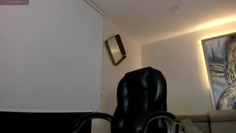 Roxanne Hill  online show from November 18, 11:13 am