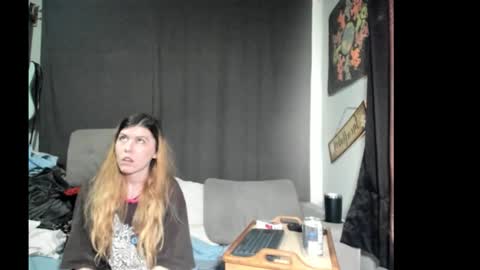 roxihazeleyes online show from March 16, 6:01 pm