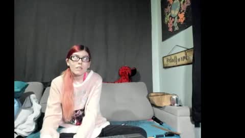 roxihazeleyes online show from September 18, 9:24 am