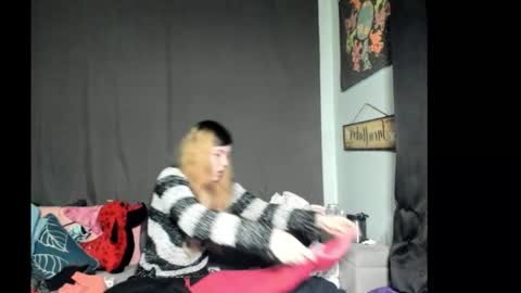 roxihazeleyes online show from February 9, 7:05 pm