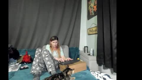 roxihazeleyes online show from December 3, 5:41 am