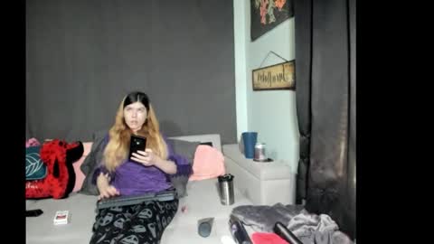 roxihazeleyes online show from February 8, 4:54 pm