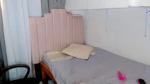 roxxy_blossom online show from September 18, 12:20 pm