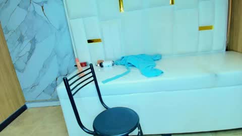 Roxy online show from April 16, 8:09 pm