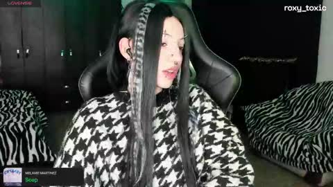 Roxy Independient model Help me to reach 50 thumbs up online show from September 20, 2:58 am