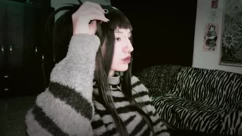 Roxy Independient model Help me to reach 50 thumbs up online show from April 3, 1:01 am