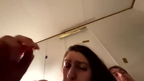 Roxy and Brock online show from November 21, 8:56 am