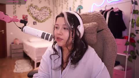 roxysuh online show from March 8, 8:29 am