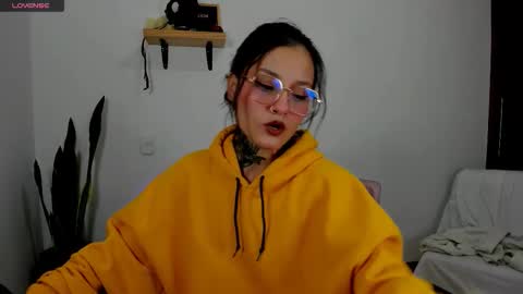 Snapshot of roxyvenom chatting on October 21, 2:16 am roxy online show from October 21, 2:16 am