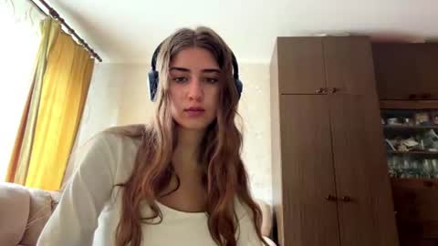 Mia online show from July 24, 10:23 am