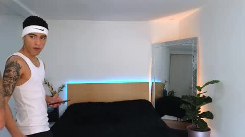  R U S S E L L  online show from September 15, 7:37 pm