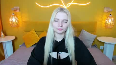 ruthbryant online show from May 17, 1:04 am