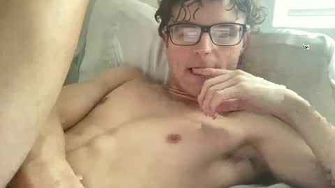 Snapshot of ryan287747 chatting on February 4, 9:52 pm ryan online show from February 4, 9:52 pm