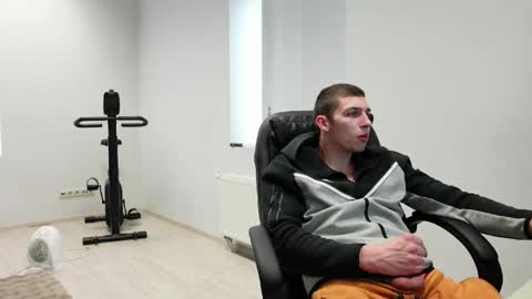 RYAN DOZER online show from April 18, 6:37 am