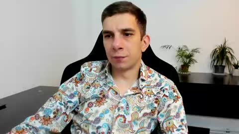 Andrew C. online show from August 8, 9:25 pm