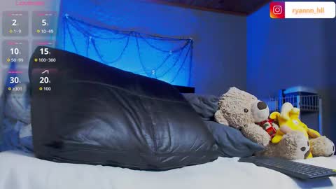 Ryannhill  online show from November 20, 7:40 am