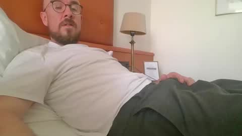 s_i_q online show from September 9, 1:22 pm