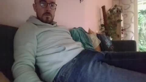 s_i_q online show from October 27, 8:03 am