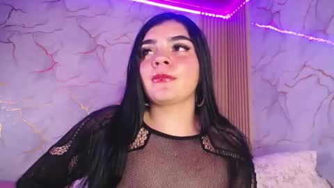 saaraaah_ online show from November 28, 6:43 am