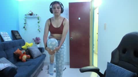 Angie  online show from February 6, 11:48 pm