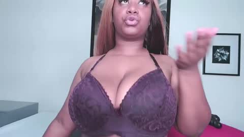 Snapshot of sabrina_mora chatting on December 28, 2:10 pm Sabrina Mora online show from December 28, 2:10 pm