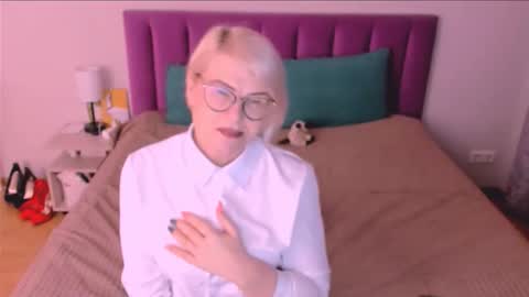 Sabrina MacMarren online show from October 27, 5:13 pm