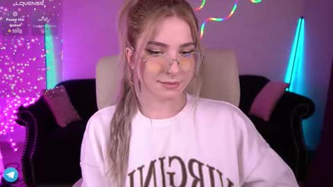 Sabrina online show from March 26, 7:13 am