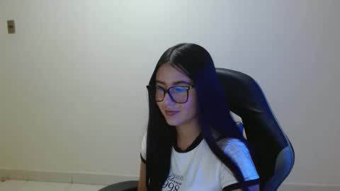 Sahaliefox  online show from April 13, 9:19 pm