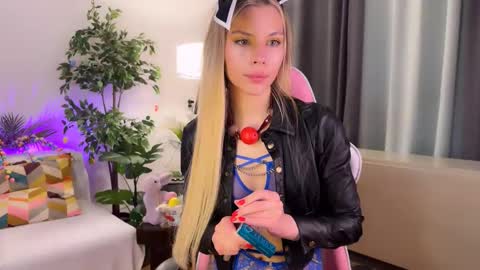 Kate online show from April 4, 5:31 pm